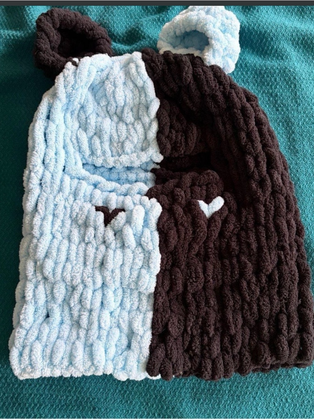 BUBOIKNIT Two-Tone Knit Pom-Pom Hat